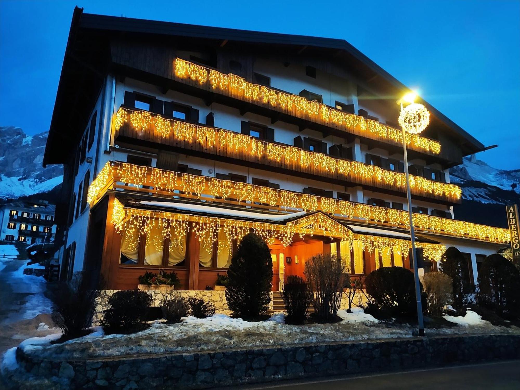 Hotel Albergo Dolomiti Сан-Вито-ди-Кадоре Экстерьер фото