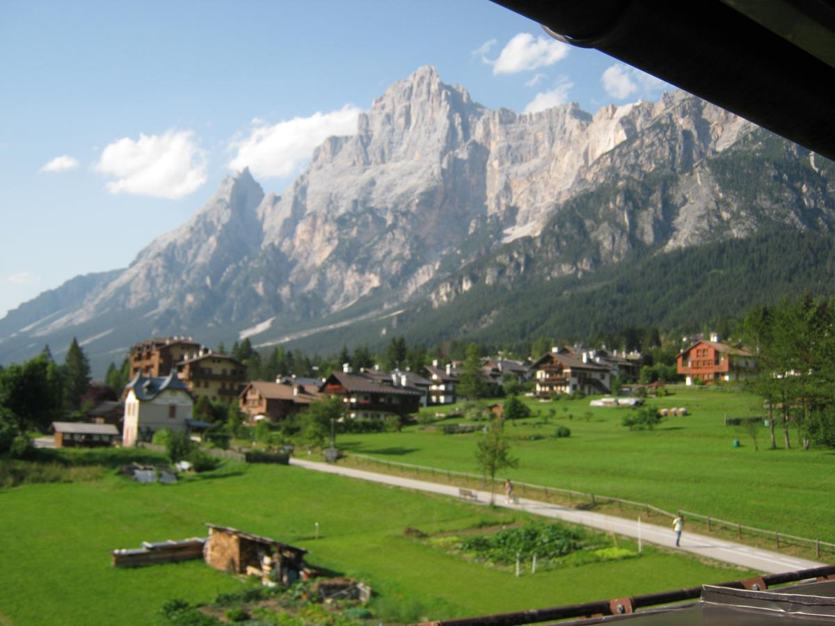 Hotel Albergo Dolomiti Сан-Вито-ди-Кадоре Экстерьер фото